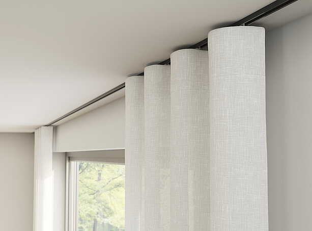 MHZ “Futur Mare 3401” curtain track with wave tape and semi-transparent fabric, ceiling-mounted.