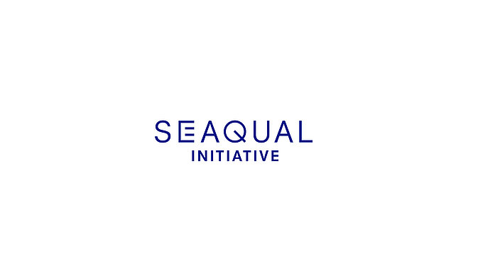 Logo der SEAQUAL INITIATIVE in blauer Schrift auf weißem Hintergrund.