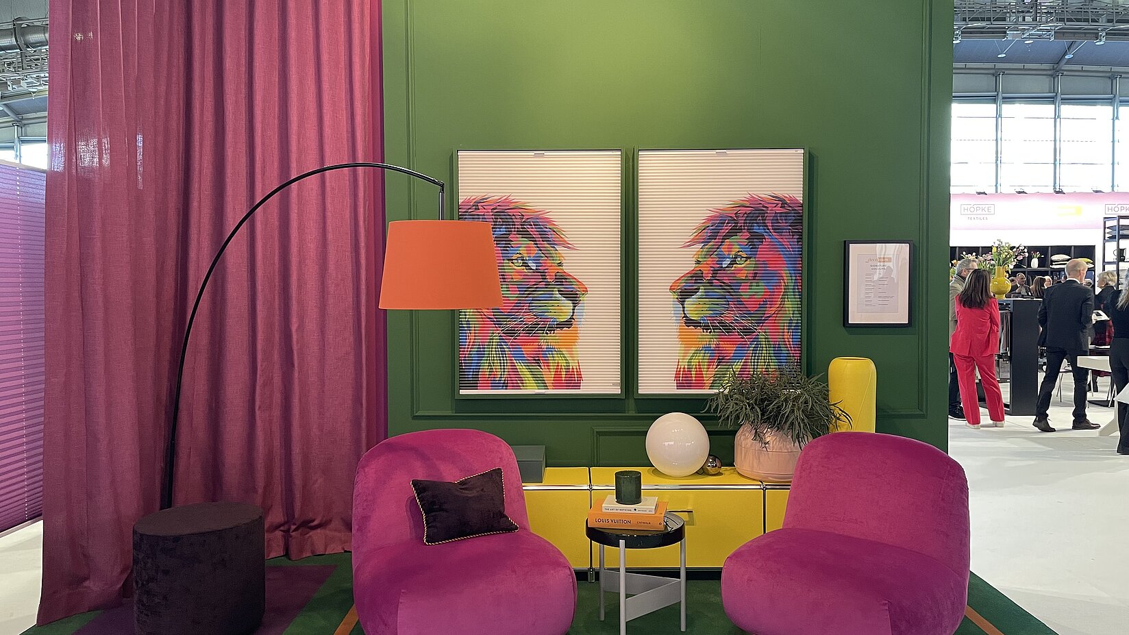 Rauminszenierung mit Wabenplissee LEO