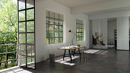 Büro mit Rollos am Fenster und Lamellenvorhang als Raumteiler mit abstraktem Kunstmotiv SPLASH.
