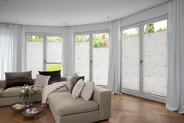 Plissee im Wohnbereich Dessin Aurelia