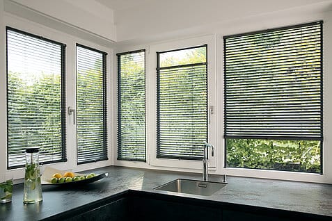 Sichtschutz für Fenster mit Folien - 2 Beispiele für Maßanfertigungen