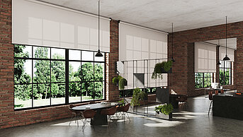 Industrielles Loft mit großen Sprossenfenstern und lichtdurchlässigen Rollos. Ziegelwände, Betonoptik und moderne Einrichtung sorgen für urbanen Charme.